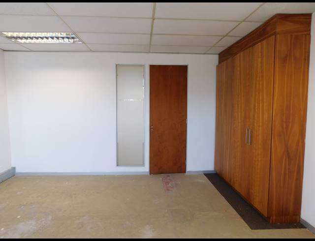 873M² OFFICE TO LET IN CRAIGHALL